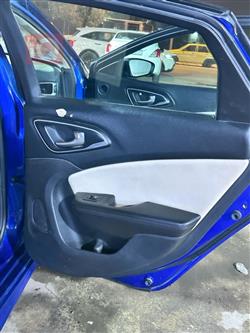 کرایسلەر 200